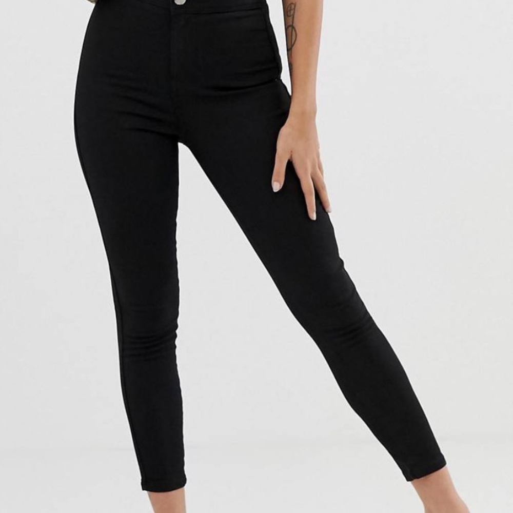 Petite skinny jeans never been worn NWT